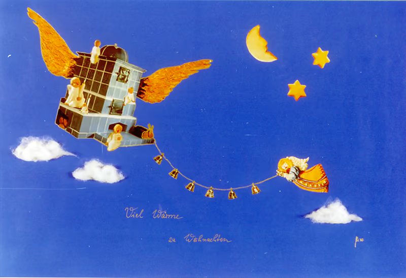 Geklebte Weihnachtskarte mit fliegendem Haus am Nachthimmel
